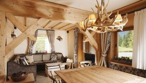 Casa cu interior din lemn: superba si calduroasa